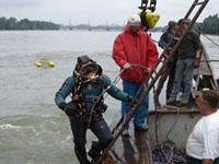 A búvár merüléshez készül